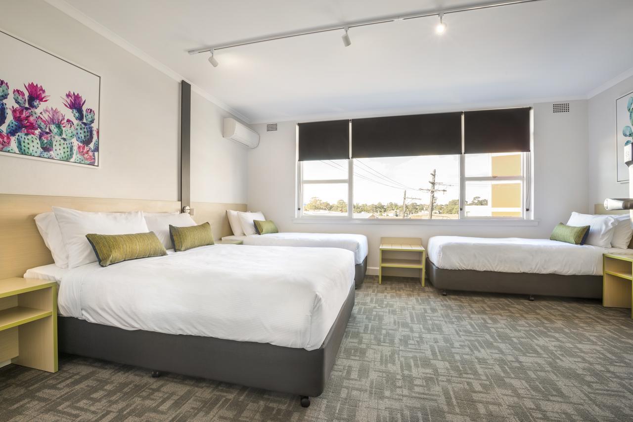 Nightcap At Hume Hotel Bankstown Zewnętrze zdjęcie